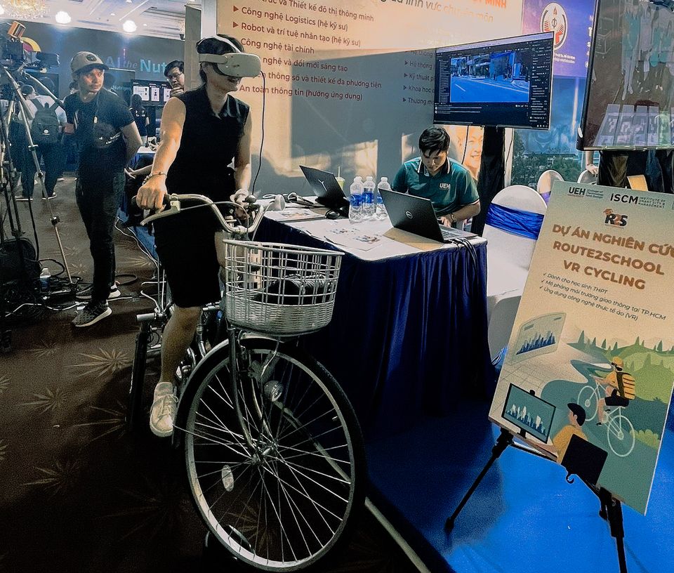 ROUTE2SCHOOL VIRTUAL REALITY CYCLING AT AI4VN 2023